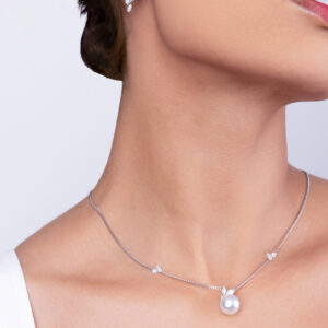Model wearing Assael La Feuille necklace