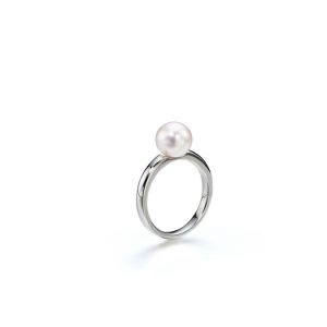 Assael Akoya kelly ring white gold