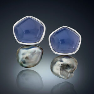 Earrings star a Pair of Tahitian Keshi Pearls