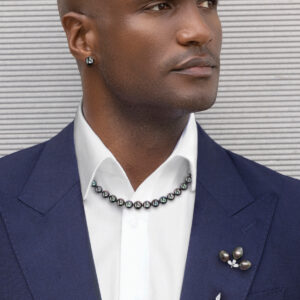 ASSAEL_Campaign24_Tahitian Brooch Suit_WEB-squashed